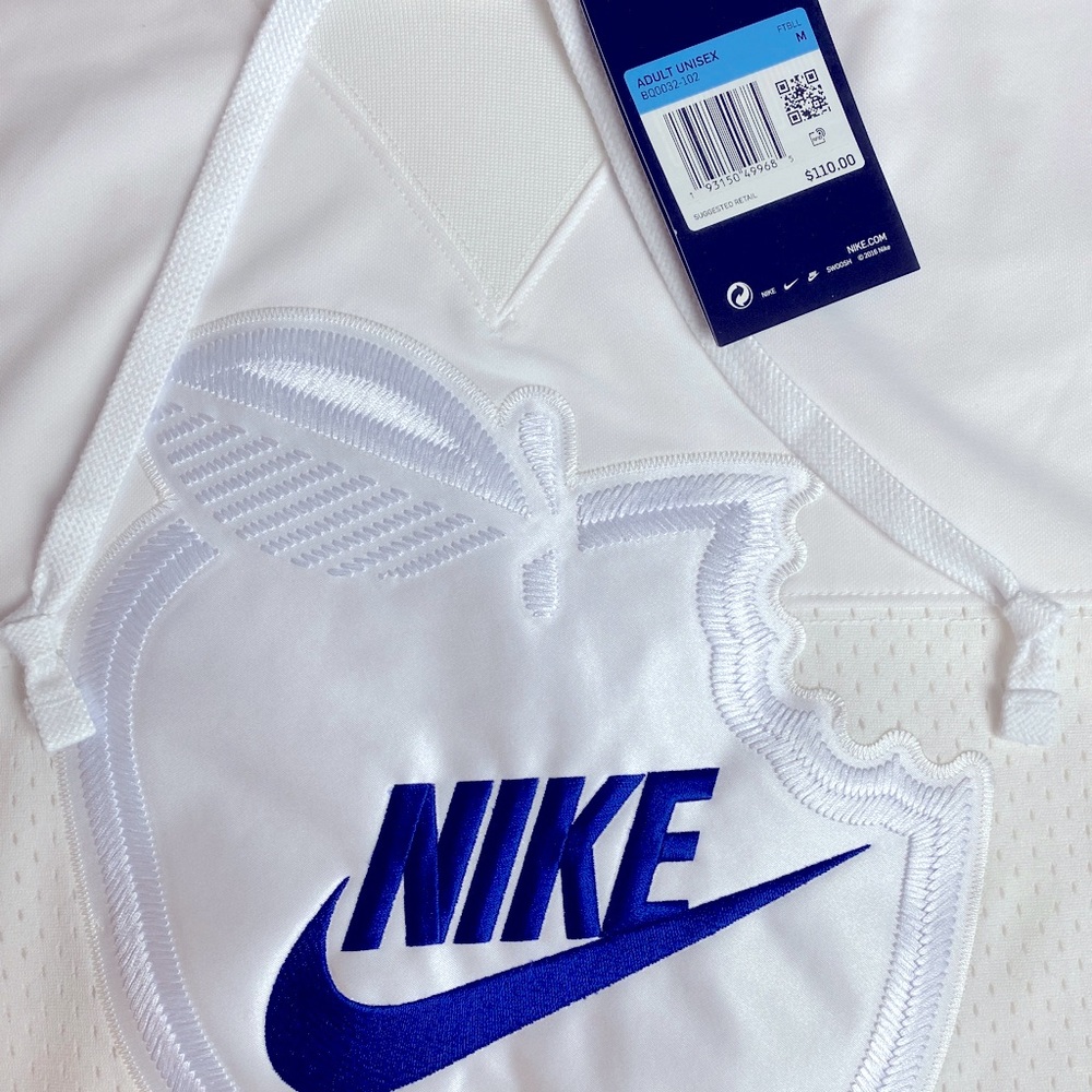 NEW Nike NYC Manhattan Big Apple Jersey Sz M Sweatshirt Hoodie White BQ0032-102